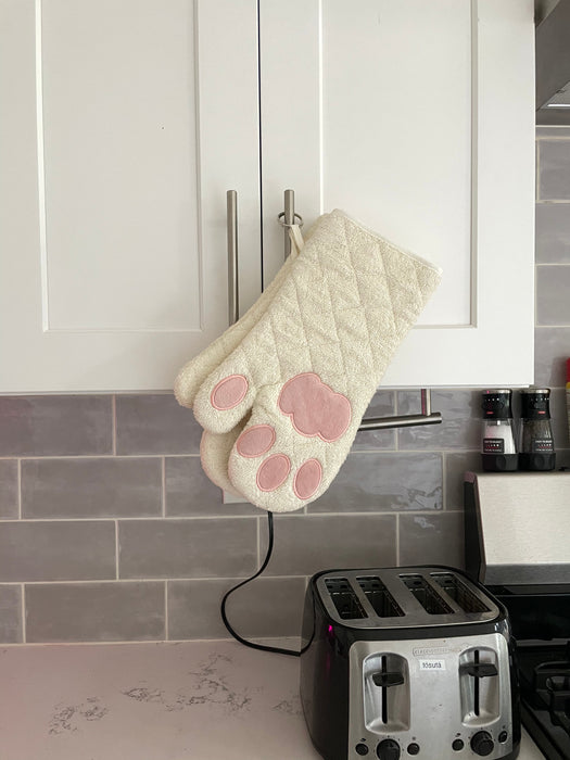 Cricket & Junebug Oven Mitts Cat Paws - White and Pink